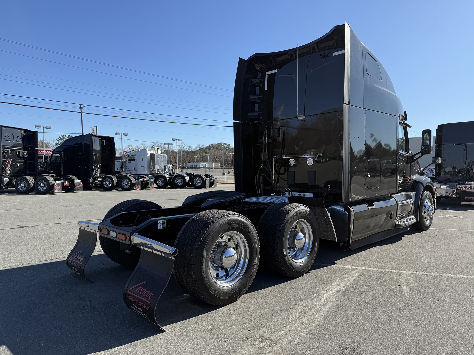 2021 Peterbilt 579 - image 4 of 6