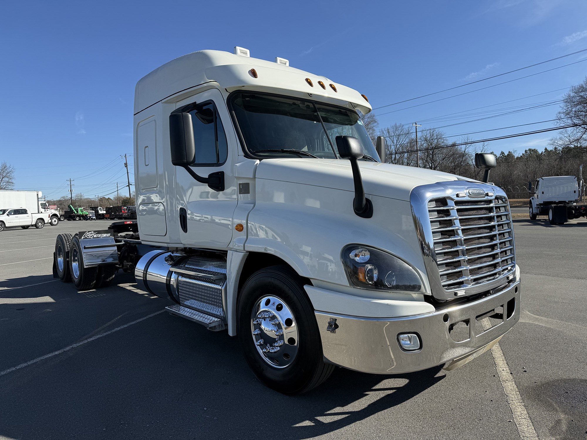 2017 Freightliner Cascadia 125 - image 2 of 6