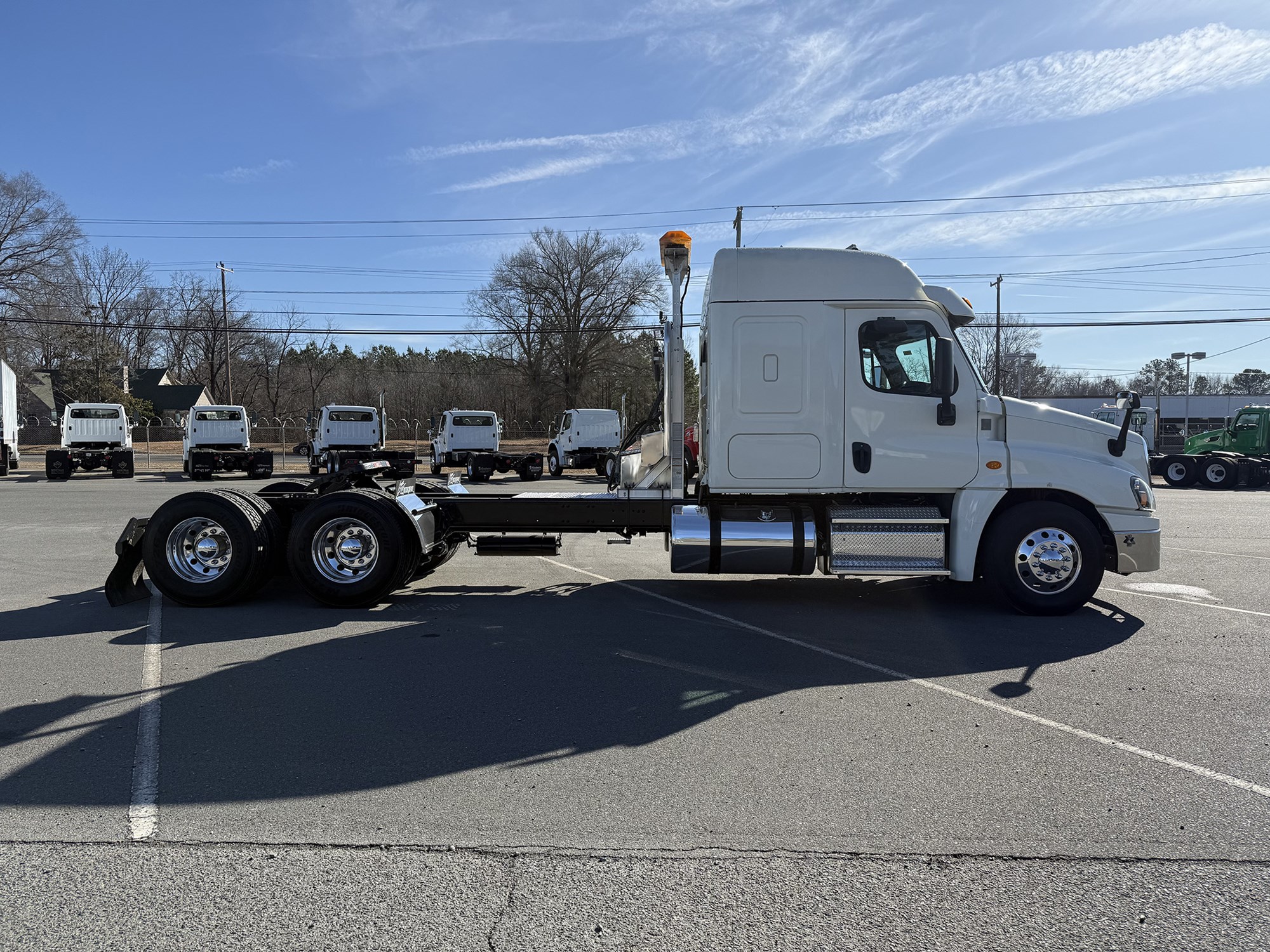 2017 Freightliner Cascadia 125 - image 3 of 6