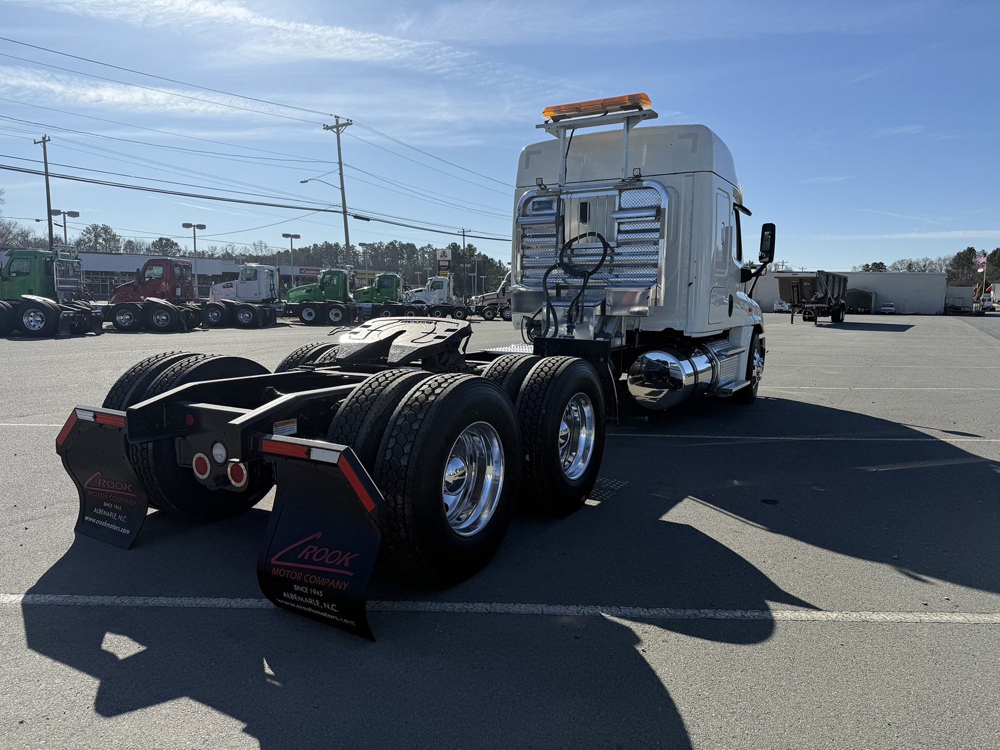 2017 Freightliner Cascadia 125 - image 4 of 6